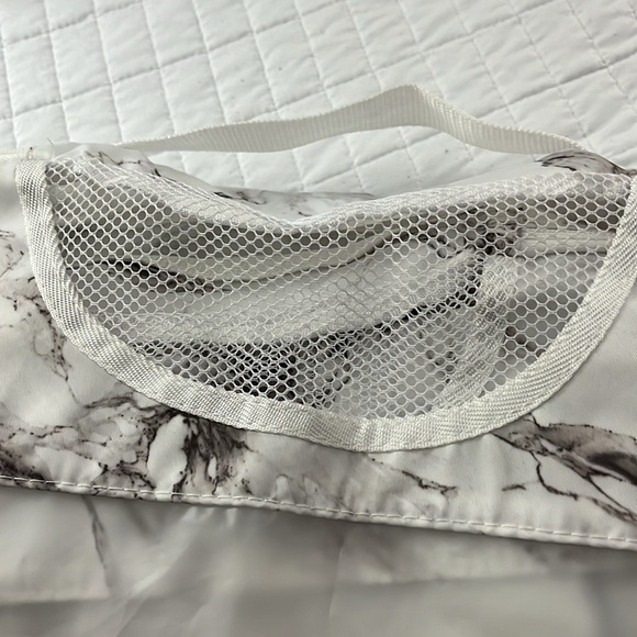 5 Piece Veken Grey & White Marble Packing Cube & Laundry Bag Set-Gently Traveled - Picture 3 of 6